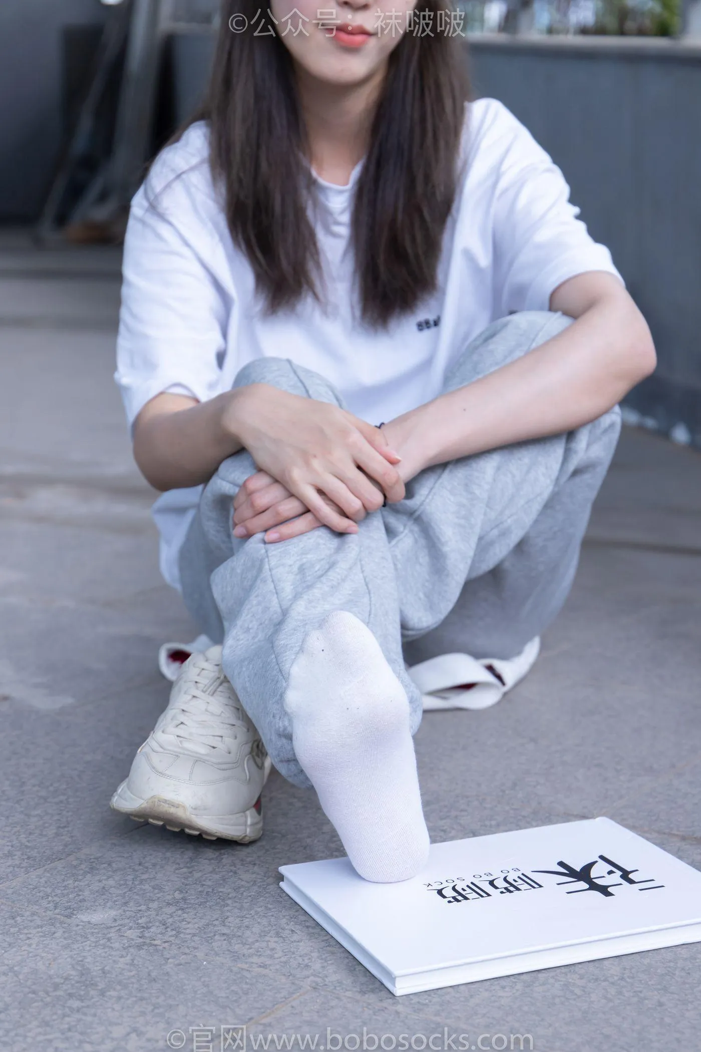 [BoBoSocks袜啵啵]NO.012 泡芙-运动鞋、白棉袜、裸足 [132P]插图8